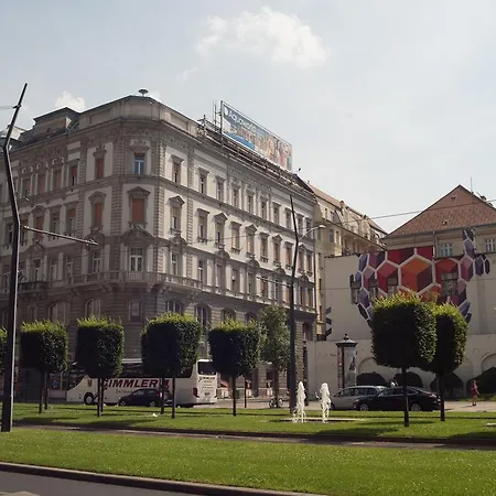 Апартаменты Rebecca Next To Synagogue