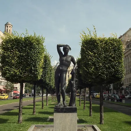 Апартаменты Rebecca Next To Synagogue *