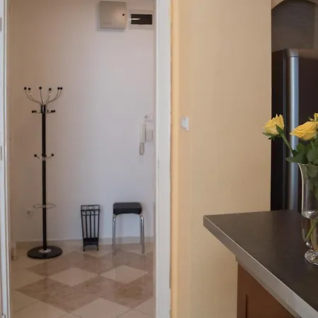 Апартаменты Rebecca Next To Synagogue *