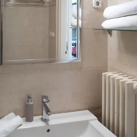 Апартаменты Rebecca Next To Synagogue