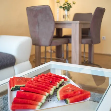 Апартаменты Rebecca Next To Synagogue *