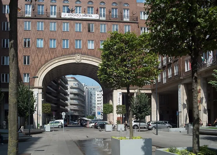 Rebecca Next To Synagogue Budapest
